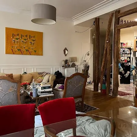 Spacious With Kingsize Bed Apt In The 16eme *