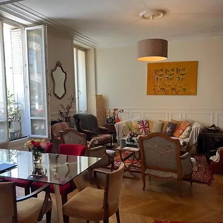 Spacious With Kingsize Bed Apt In The 16eme *